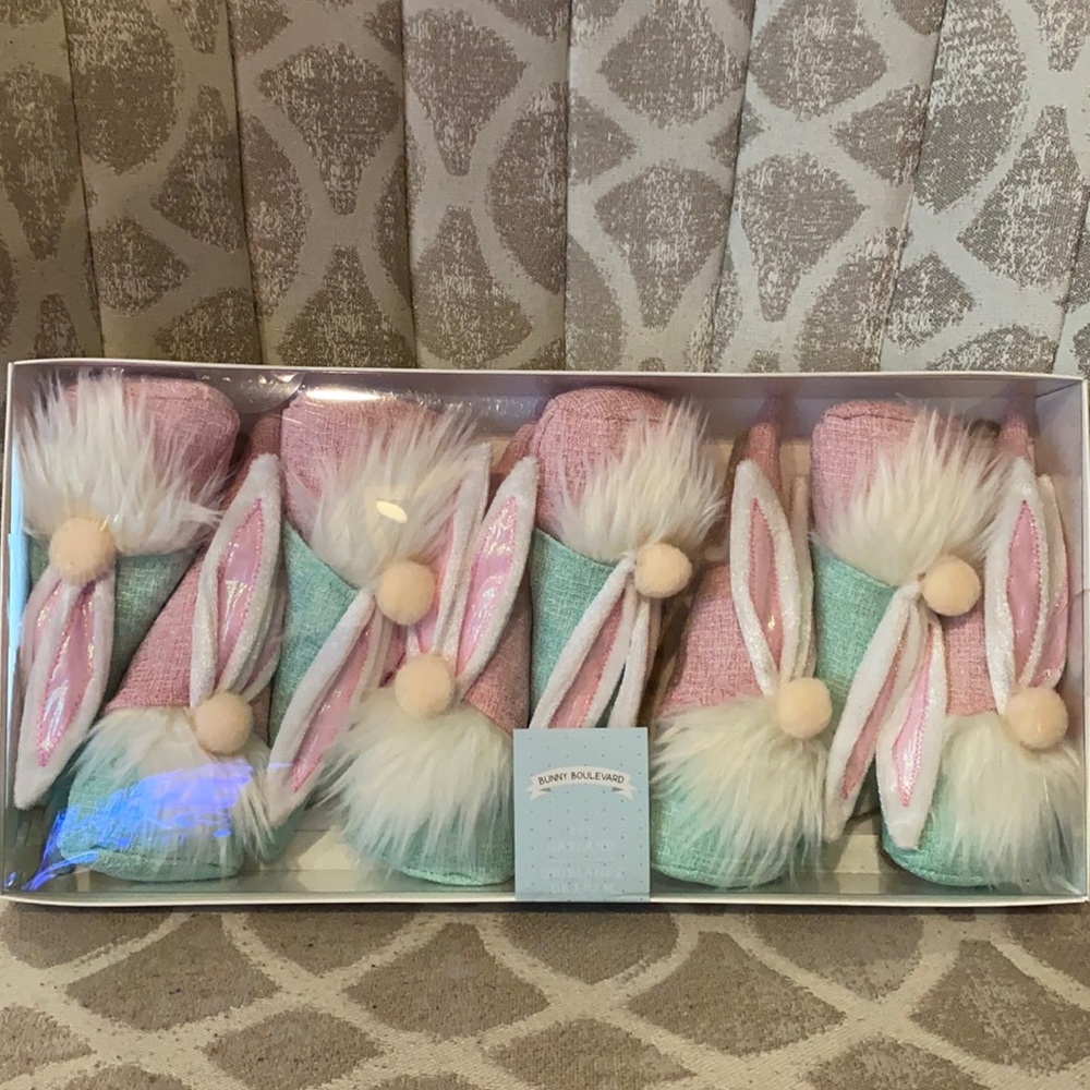 ~Bunny Boulevard~ 6 Ft. Bunny Troll Garland